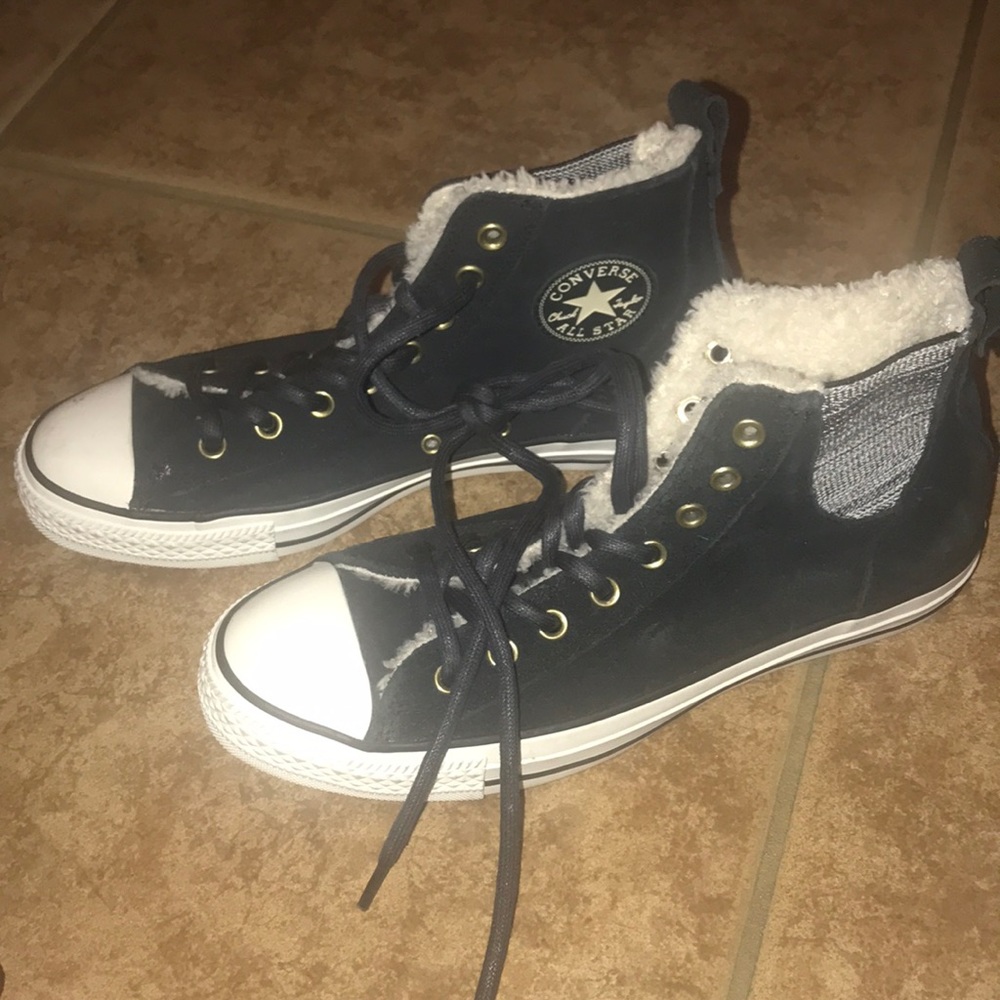 Converse womens faux fur sneakers 9.5